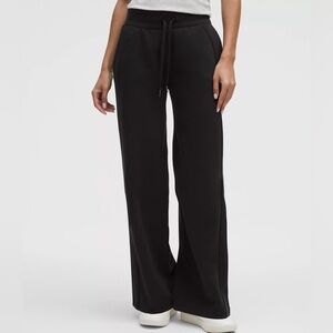 Lululemon Scuba Mid-Rise Wide-Leg Pant - Short